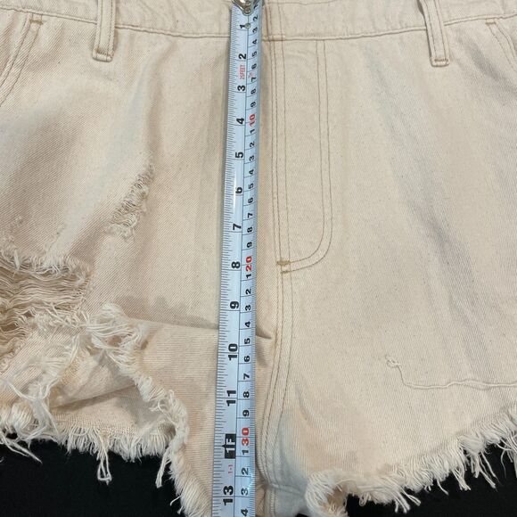 ~ Free People 30 Shortalls We The Free Cream Distressed Denim Short Overall Fray - Picture 9 of 16